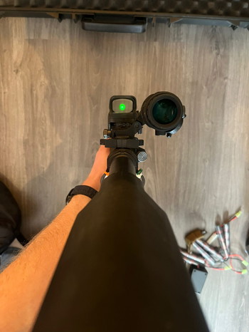 Afbeelding 3 van G&G GC16 Predator - + 3x Red Dot Magnifier w/ Flip Side Mount en Omega 8 Reticle Sight