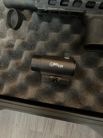 Afbeelding 4 van G&G GC16 Predator - + 3x Red Dot Magnifier w/ Flip Side Mount en Omega 8 Reticle Sight