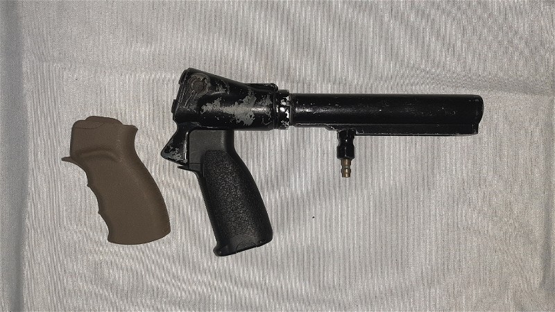 Afbeelding 1 van Angry Gun M4 Adapter HPA stock met extra grip