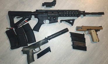 Bild für 8 replicas aangeboden met extra magazijnen of accesoires