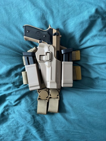 Imagen 2 de KJW M9A1 CO2 airsoft pistool met holster en accessoires