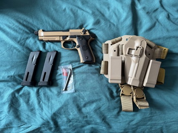 Imagen 4 de KJW M9A1 CO2 airsoft pistool met holster en accessoires