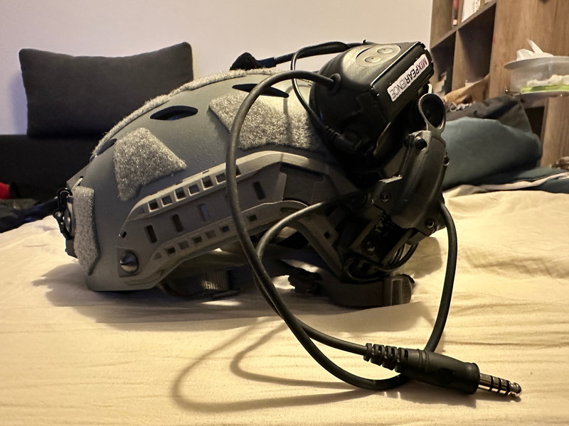 Afbeelding 1 van tactical helmet and headphones