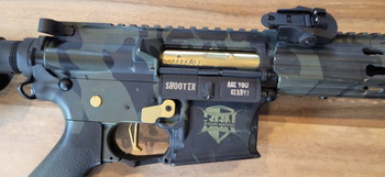 Afbeelding 2 van ASR119 APS Boar Tactical Multicam Black/Gold 17 KeyMod (3 Gun) EBB AEG