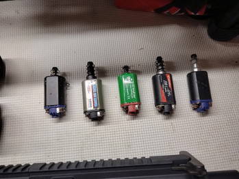 Afbeelding 8 van Opruiming airsoft externals onderdelen - Body - receivers - barrels - stocks - handguards