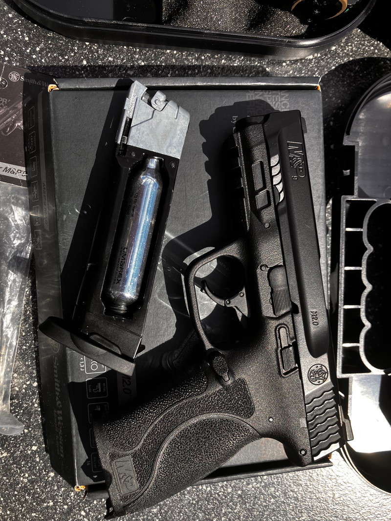 Afbeelding 1 van Smith en Wesson M&P9 M2.0 met 2 co2 magazijnen