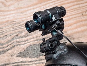Image 5 pour Helmet, Dummy NVG & EARMOR earpro set