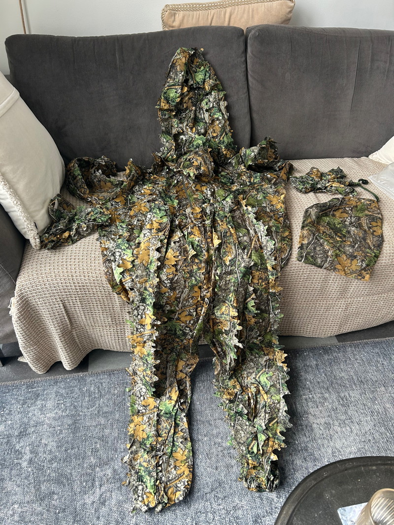 Image 1 for Twee goedkope ghillie touw blaadjes