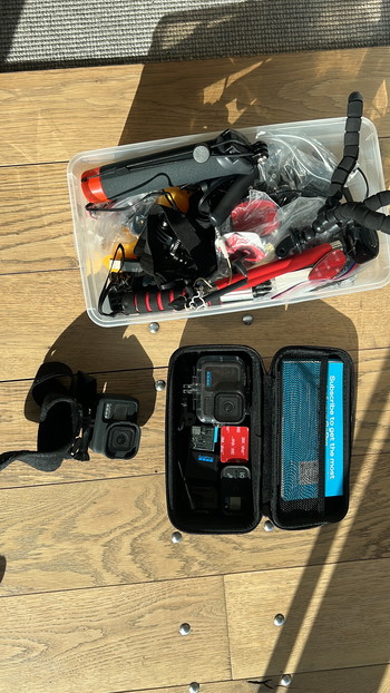 Image 2 for Grote collectie kleren en GoPros