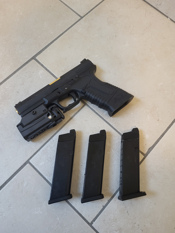 Afbeelding 2 van WE glock type gun met 3 mags