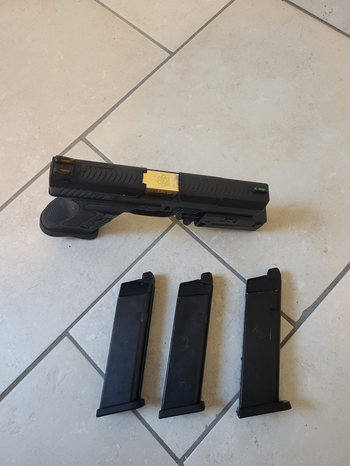 Afbeelding 3 van WE glock type gun met 3 mags