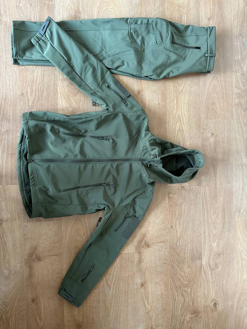 Afbeelding 1 van Softshell Tactical Jacket L & Pants L - Army Green - nieuw en ongedragen