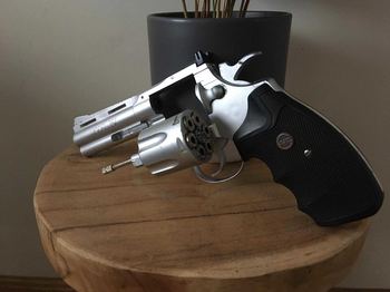 Afbeelding 2 van KWC Model 357 Revolver co2 4 inch