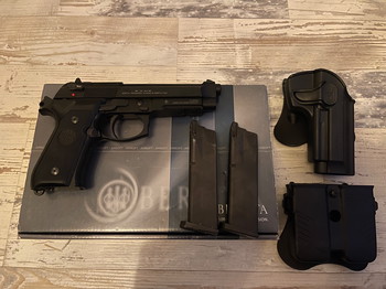 Image 2 for Baretta M9 Replica inclusief 2 magazijnen, holster, gas en magazijnen houder!