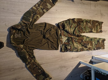 Imagen 3 de Invader Gear M81 Woodland broek en combatshirt in maat L