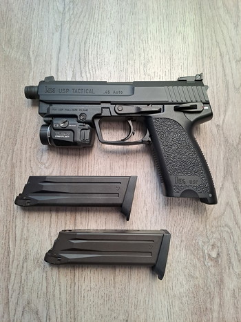 Afbeelding 2 van KWA HK USP.45 Tactical + TRL-7 lamp