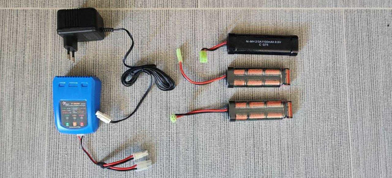 Imagen 1 de 3 Nimh batterijen + 1 NiMh oplader + 1 LiPo/LiFe/NiMh oplader