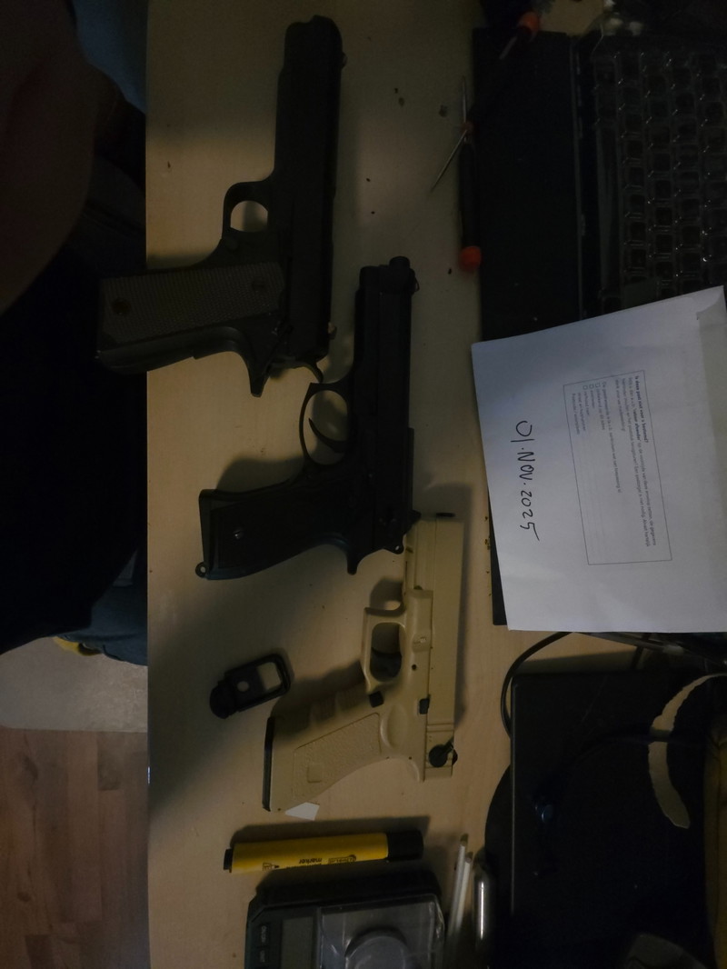 Image 1 pour 3 aep's Glock 18, colt  1911, beretta m9