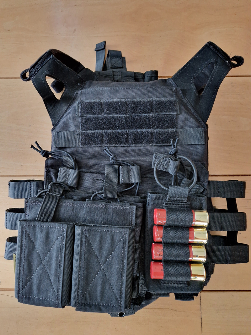 Afbeelding 1 van Emersongear Lightweight Jump Plate Carrier met Warrior Assault Mag Pouches