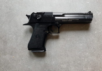 Afbeelding 7 van DESERT EAGLE met  2 extended mags en 3 normal mags