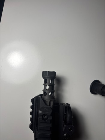 Afbeelding 2 van Atlas flashhider (replica)