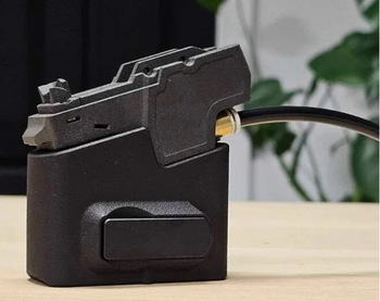 Afbeelding 3 van Gloednieuwe Tokyo Marui Saiga 12k met airtac m4 adapter 3 long gasmags 1short gasmag.