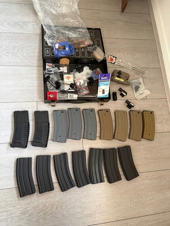 Bild 4 für Te koop een flinke partij airsoft accessoires