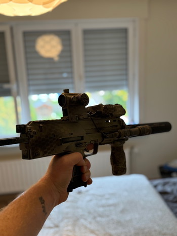 Bild 2 für Costum paint tokio marui mp7
