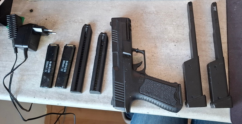 Imagen 1 de Cyma AEP met 4 mags