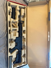 Immagine di Ares M4 RIS Carbine Vollmetall EFC-System S-AEG 6mm BB schwarz