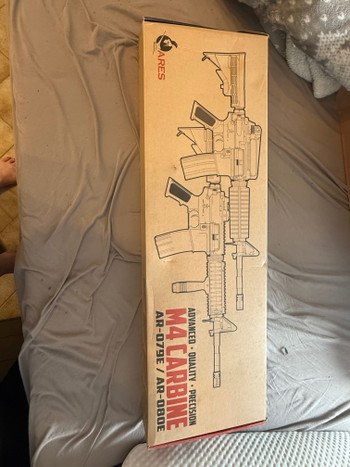 Immagine 2 di Ares M4 RIS Carbine Vollmetall EFC-System S-AEG 6mm BB schwarz