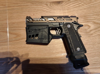 Afbeelding 2 van Hi-capa 4.3 met Maximus body kit