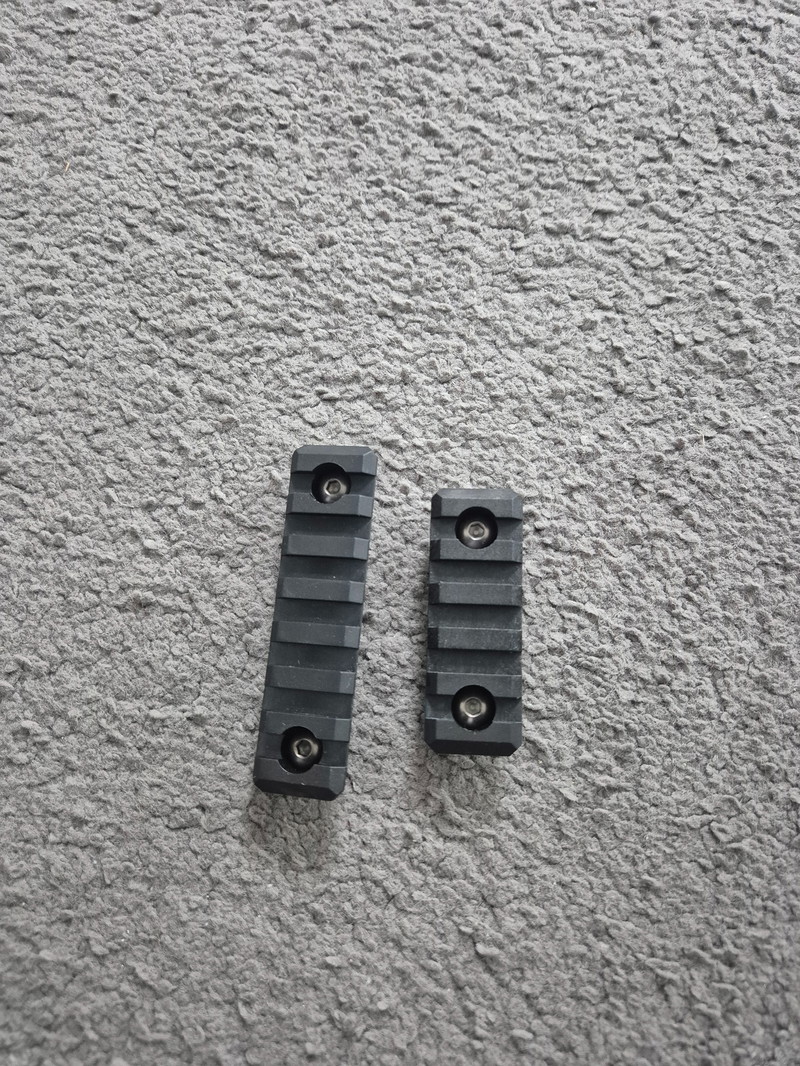 Afbeelding 1 van 2 x M-lok rail (7 slot & 5 slot)