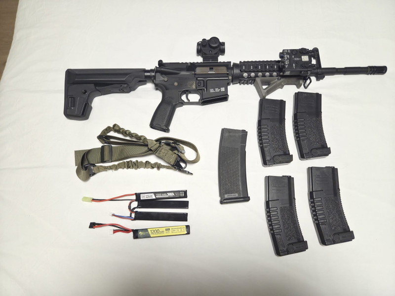 Afbeelding 1 van Specna Arms SA-E03 EDGE + PTS stock + 5 mags + red dot