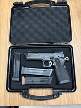 Image pour EMG TTI Pit Viper John Wick 4 GBB - inclusief 3 mags!!!