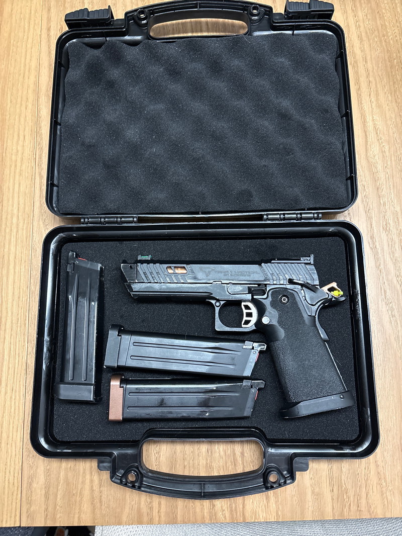 Imagen 1 de EMG TTI Pit Viper John Wick 4 GBB - inclusief 3 mags!!!