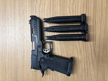 Imagen 2 de EMG TTI Pit Viper John Wick 4 GBB - inclusief 3 mags!!!