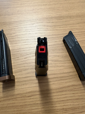 Afbeelding 5 van EMG TTI Pit Viper John Wick 4 GBB - inclusief 3 mags!!!