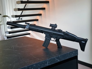 Bild für Zeer nette  SCAR-L AEG nieuw in doos + 2x magazijn + oplader