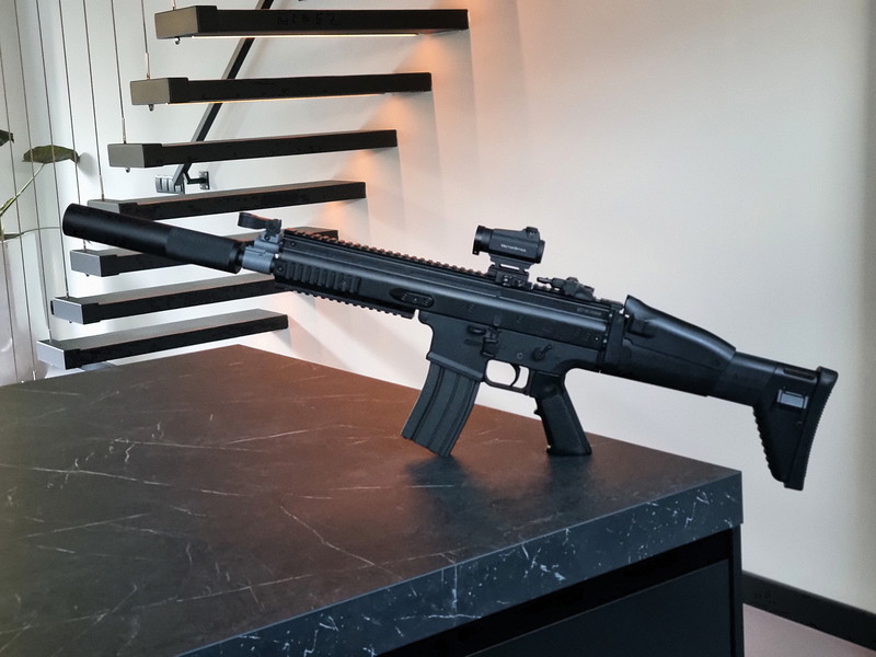 Imagen 1 de Zeer nette  SCAR-L AEG nieuw in doos + 2x magazijn + oplader