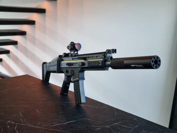 Afbeelding 2 van Zeer nette  SCAR-L AEG nieuw in doos + 2x magazijn + oplader