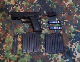 Afbeelding van Cyma cm125 ‘USP’ aep pistool met 11 magazijnen en 2 lipo's