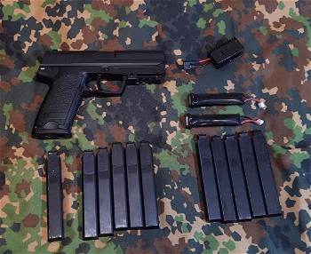 Afbeelding 2 van Cyma cm125 ‘USP’ aep pistool met 11 magazijnen en 2 lipo's