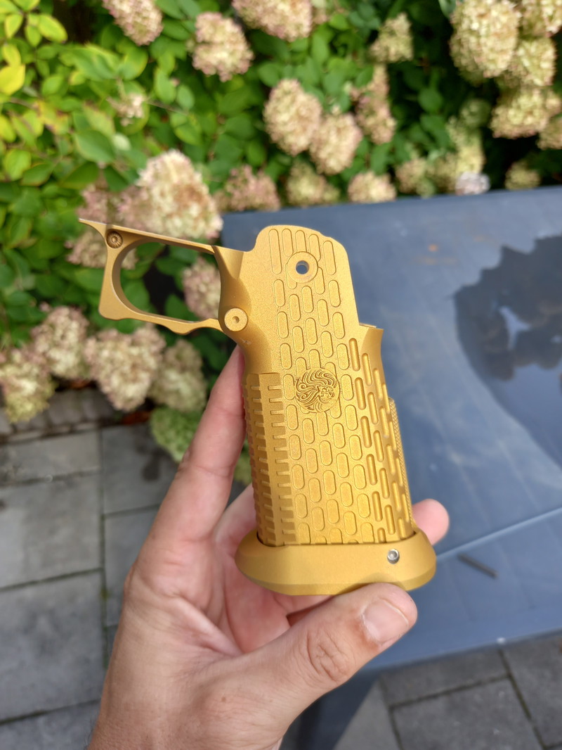 Image 1 for Airsoft masterpiece full gold limcat grip