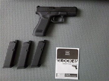 Afbeelding 2 van Glock 45 Umarex, met 3 lekvrije magazijnen