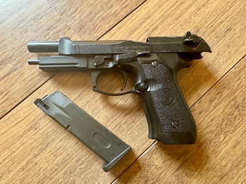 Afbeelding 3 van Beretta 92, metalen slede