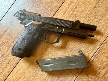 Imagen 4 de Beretta 92, metalen slede