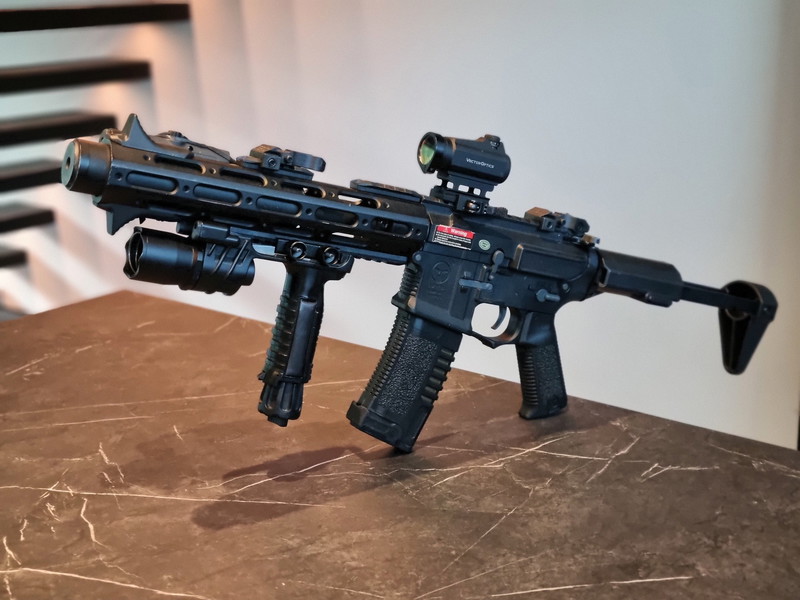 Afbeelding 1 van ARES Amoeba AM-013 AAC Honey Badger -AEG met electronische trigger unit (EFCS)