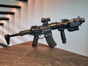 Imagen 3 de ARES Amoeba AM-013 AAC Honey Badger -AEG met electronische trigger unit (EFCS)