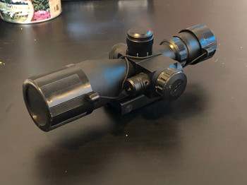 Afbeelding 2 van RAM-OPTICS scope met verlicht draadkruis, laser en instelbare zoom: 2.5-10x40